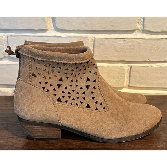 Minnetonka Womens Suede Ankle Boots Great Condition - Size 7 - Picture 1 of 8